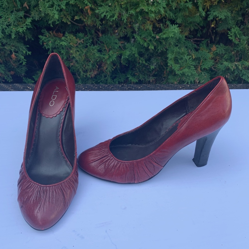Leather pumps with thick heel
